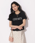 Apuweiser-riche レーストリムプリーツトップス WEB LIMITED]レーストリム刺繍ロゴTシャツ | Tシャツ・カットソー