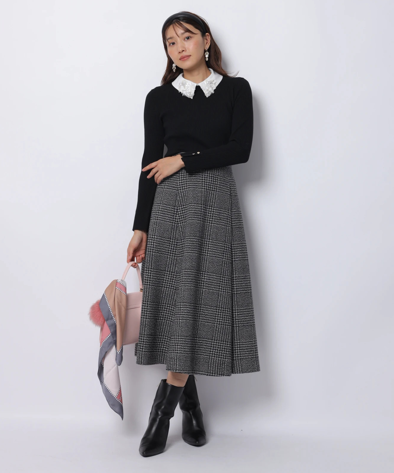 ジャスグリッティー　完売品　定価以下ブラックフレア上品スカート　匿名配送 ジャスグリッティー 完売品 定価以下ブラックフレア上品スカート 匿名