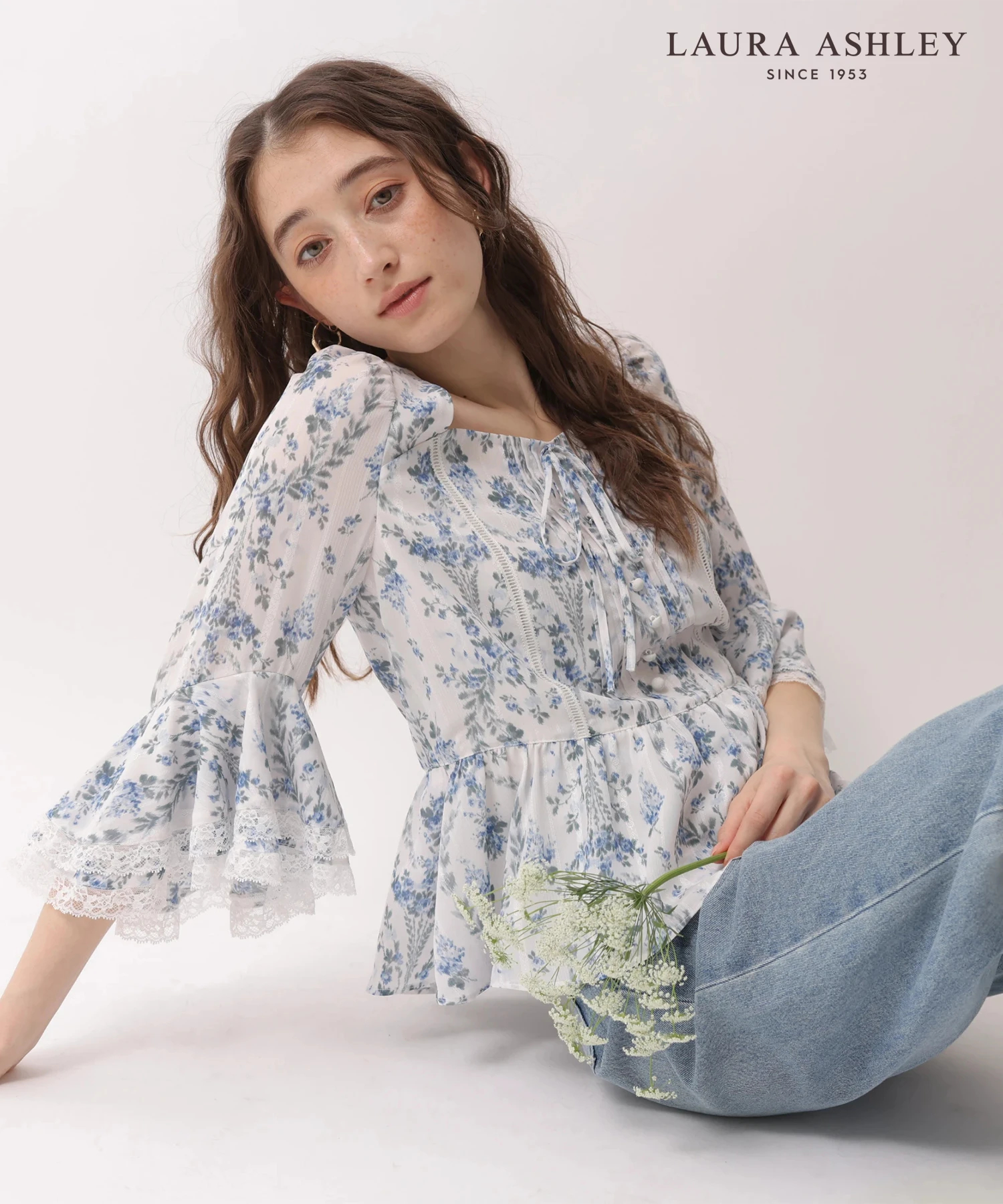 LAURA ASHLEY〉フリルスリーブブラウス | シャツ・ブラウス