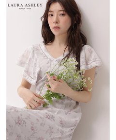スタッフコーディネート】〈LAURA ASHLEYコラボ〉ハンカチスリーブ 