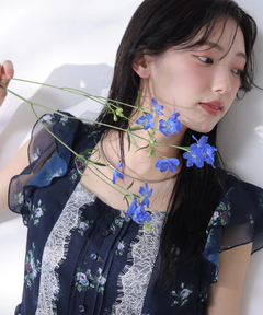 Rirandture(リランドチュール) |〈LAURA ASHLEYコラボ〉ペプラムラッフルブラウス