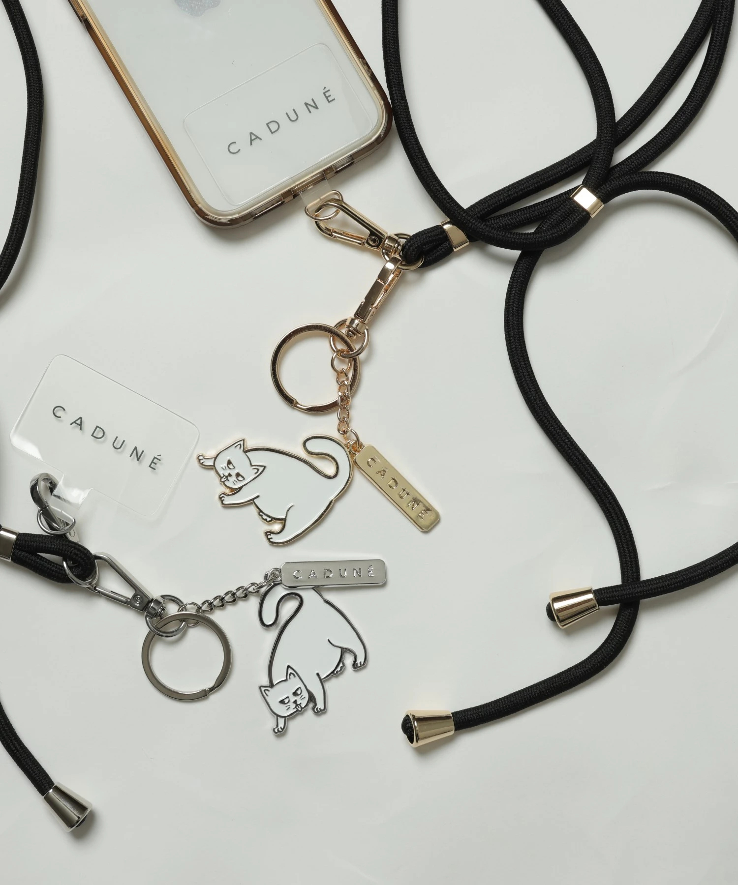 ネコチャーム付きスマホショルダーストラップ | ファッション